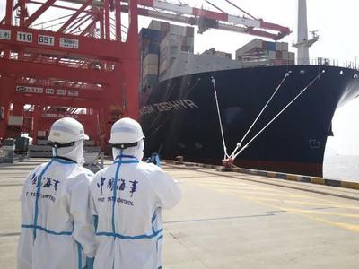 中國(guo)船(chuan)員揚(yang)帆遠(yuan)航 達飛萬(wan)箱(xiang)級集裝箱船(chuan)首(shou)次實現(xian)全套(tao)中國(guo)船(chuan)員配(pei)置(zhi)